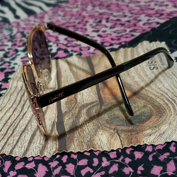 Sun glasses - Picture 2 of 3